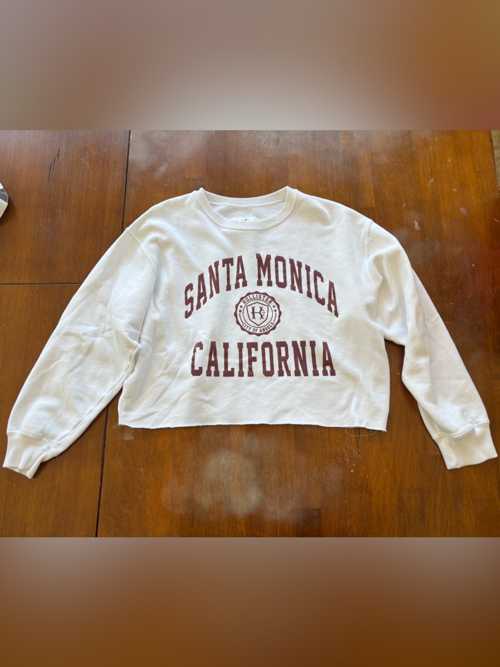 Hollister White Cropped Sweatshirt with Maroon 'Santa Monica California' Print